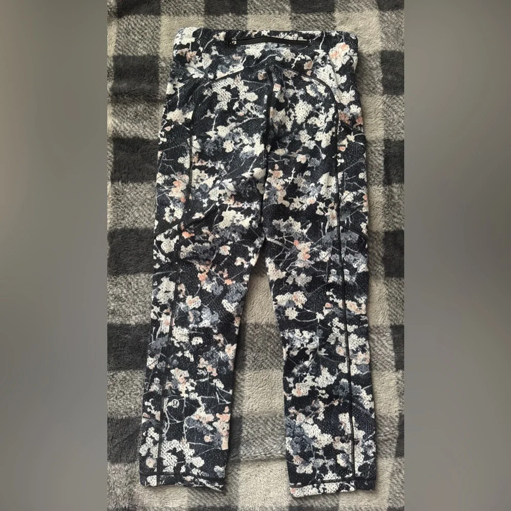 Lululemon Athletica Floral Patterned Leggings Size 4